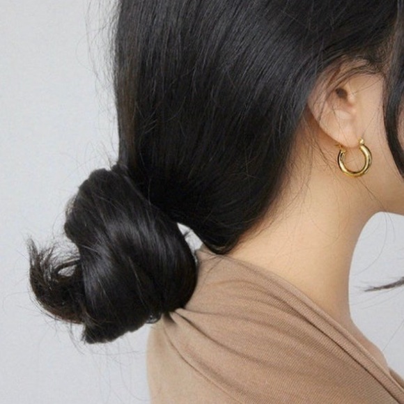 14K Gold 18mm Hoop Earrings - Picture 4 of 8